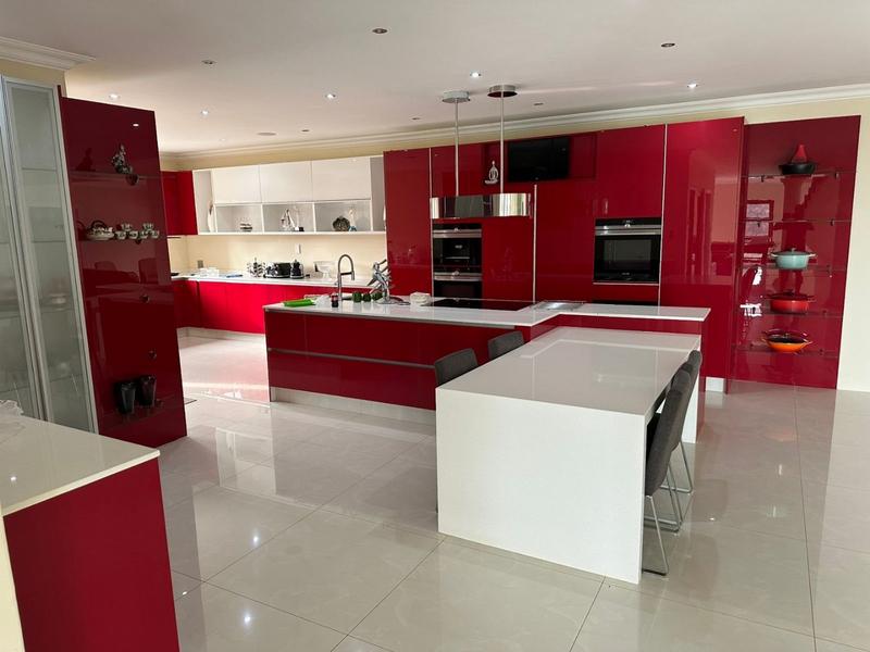 5 Bedroom Property for Sale in Golf View North West